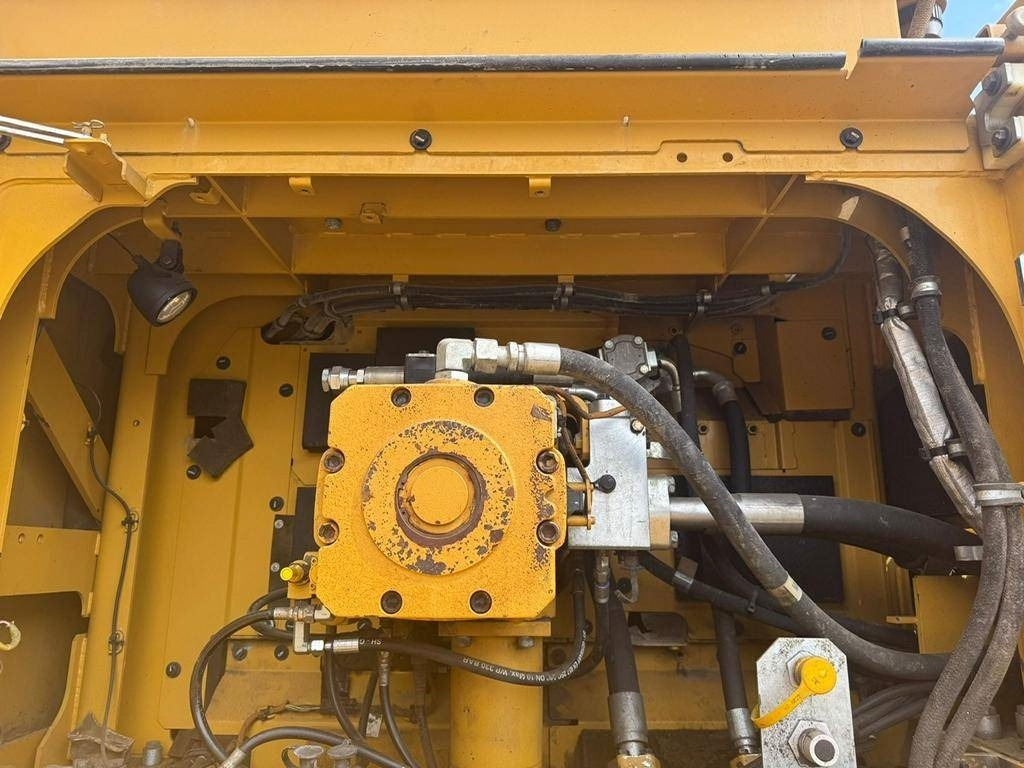 Crawler excavator CAT 390 F L ME: picture 13