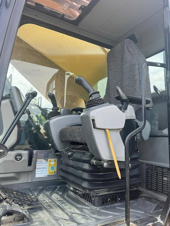 Crawler excavator CAT 390 F L ME: picture 10