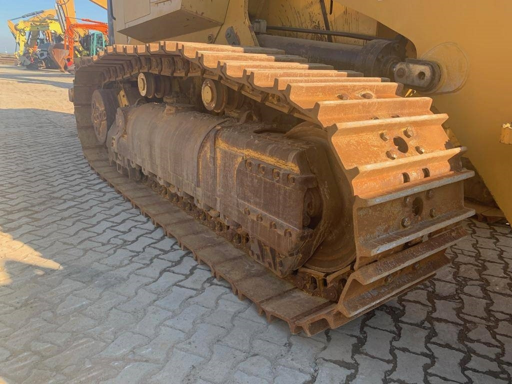 Crawler loader CAT 973 D: picture 17