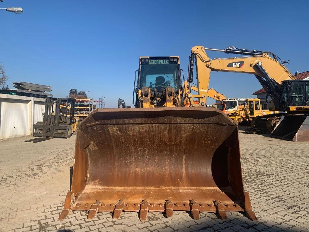 Crawler loader CAT 973 D: picture 8