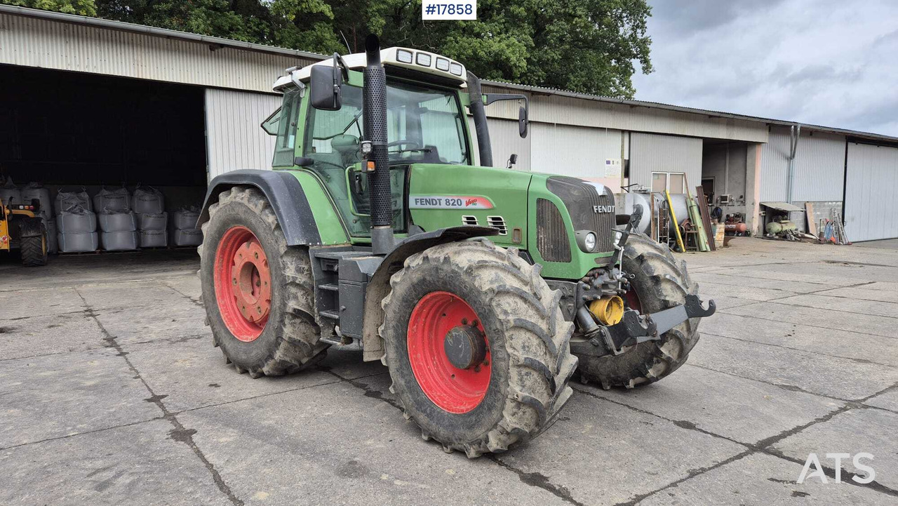 FENDT 820 VARIO TMS agricultural tractor (2011) - Farm tractor: picture 1 FENDT 820 VARIO TMS agricultural tractor (2011) - Farm tractor: picture 1