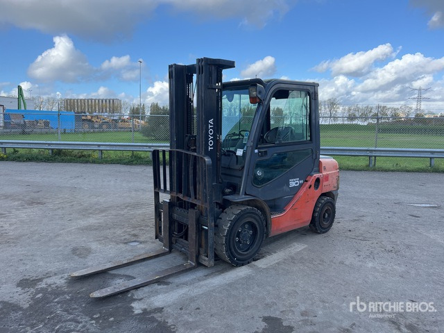 2011 Toyota 52-8FDF30 Heftruck - Diesel forklift: picture 2 2011 Toyota 52-8FDF30 Heftruck - Diesel forklift: picture 2