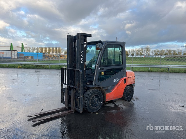 2011 Toyota 52-8FDF30 Heftruck - Diesel forklift: picture 2 2011 Toyota 52-8FDF30 Heftruck - Diesel forklift: picture 2