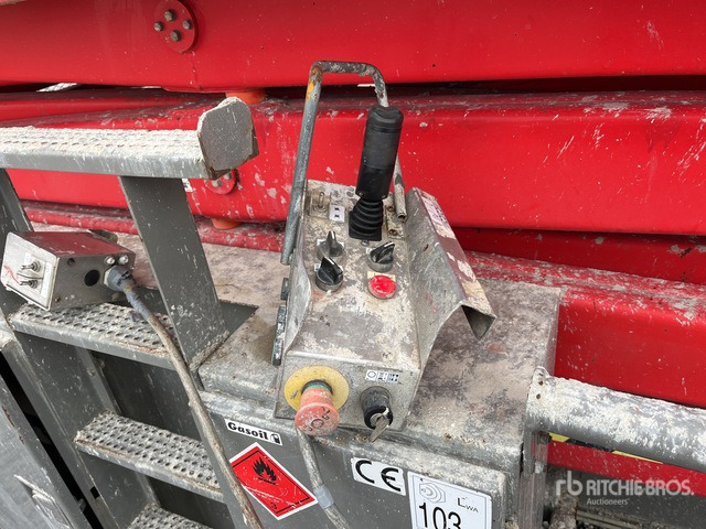 2016 Skyjack SJ8841 4x4 Diesel Scissor Lift - Scissor lift: picture 5 2016 Skyjack SJ8841 4x4 Diesel Scissor Lift - Scissor lift: picture 5