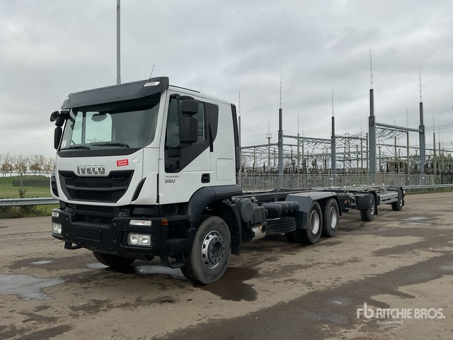 Iveco Trakker 380 T/A Sleeper Truck Tractor - Container transporter/ Swap body truck: picture 1 Iveco Trakker 380 T/A Sleeper Truck Tractor - Container transporter/ Swap body truck: picture 1