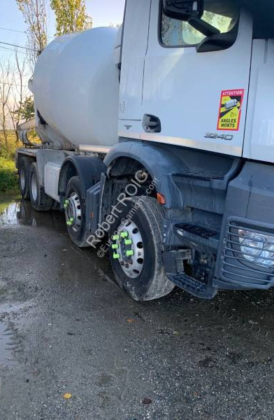Concrete mixer truck Mercedes Arocs 3240: picture 11