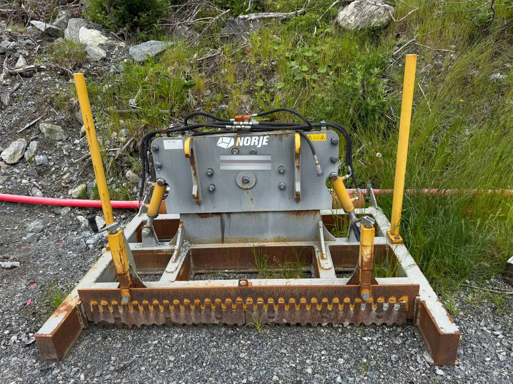 Norje Justeringsbalk - Attachment for Construction machinery: picture 3 Norje Justeringsbalk - Attachment for Construction machinery: picture 3