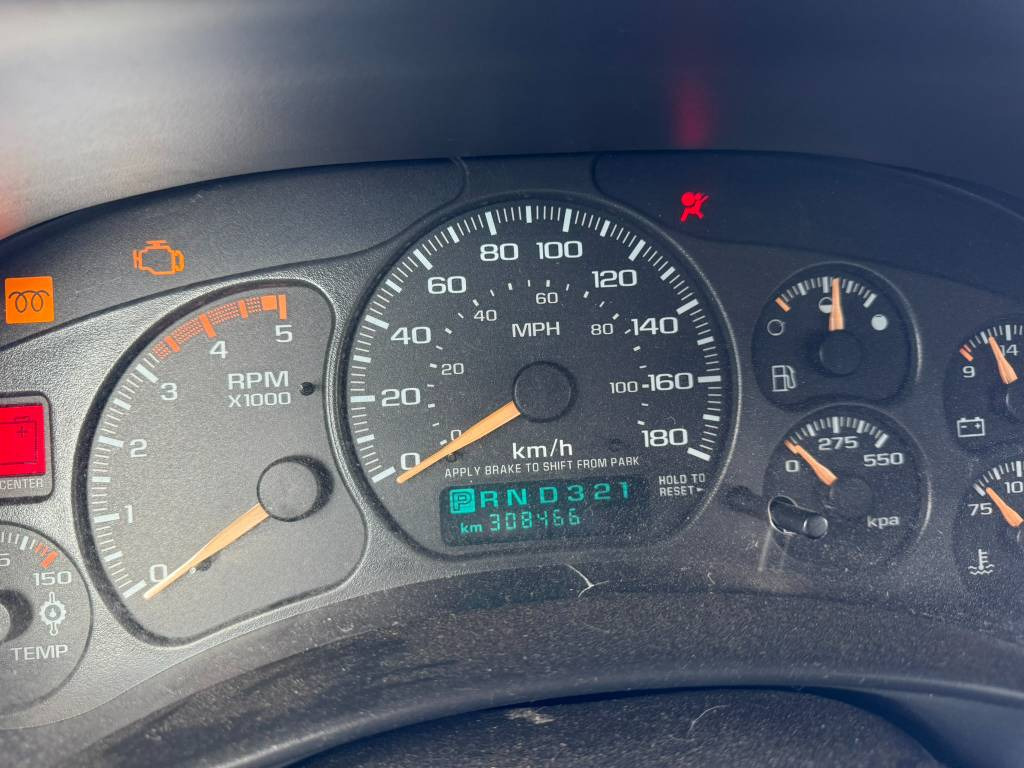 Pickup truck Chevrolet Silverado 2500 4x4 LT: picture 13