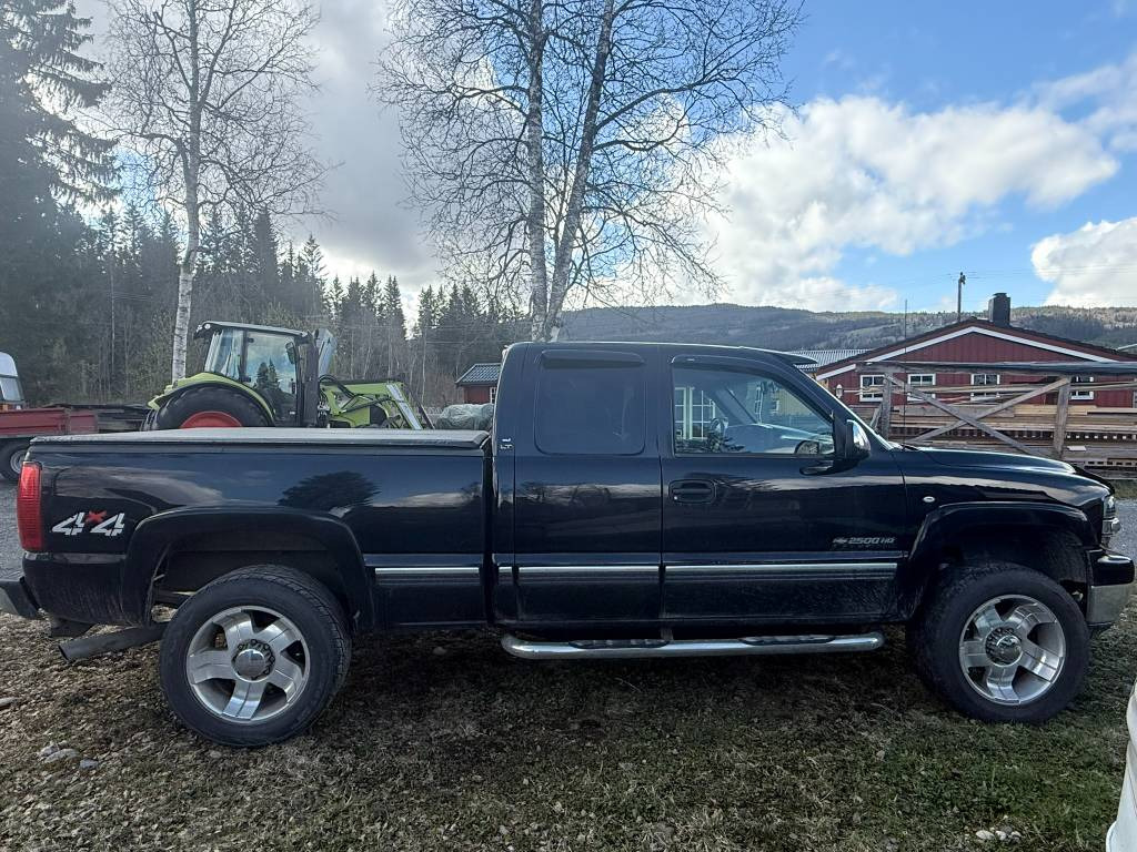 Pickup truck Chevrolet Silverado 2500 4x4 LT: picture 7
