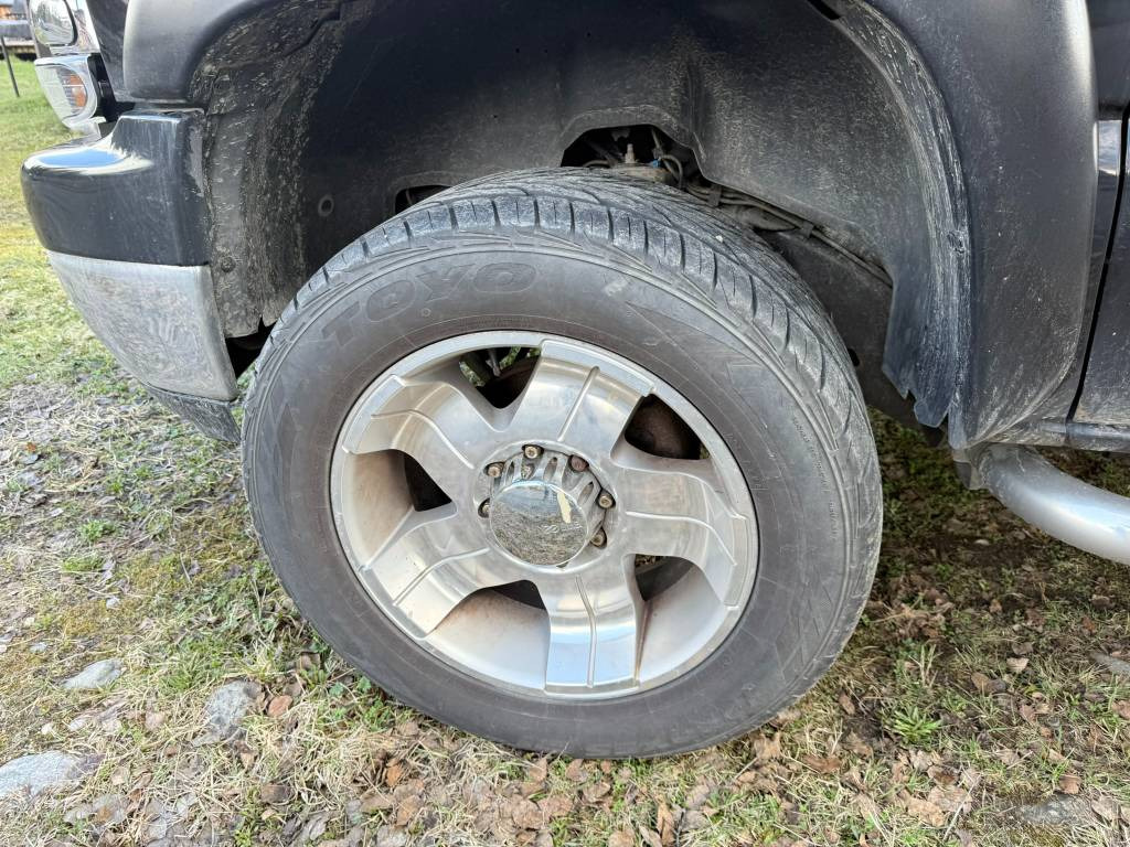 Pickup truck Chevrolet Silverado 2500 4x4 LT: picture 15