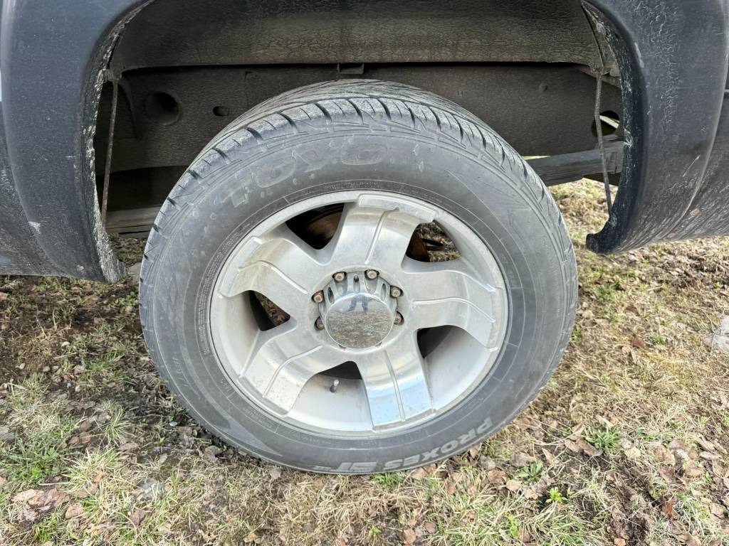 Pickup truck Chevrolet Silverado 2500 4x4 LT: picture 17