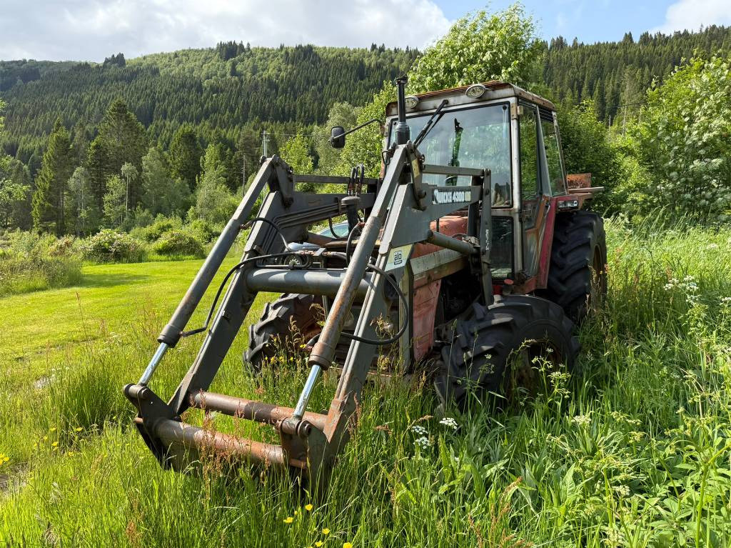 Massey Ferguson 675 - Farm tractor: picture 1 Massey Ferguson 675 - Farm tractor: picture 1