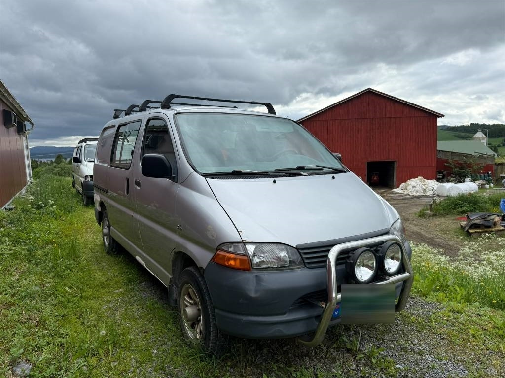 Toyota Hiace 4x4 - Small van: picture 1 Toyota Hiace 4x4 - Small van: picture 1