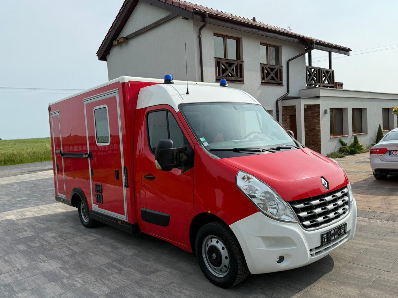 Renault Master Karetka Ambulans pogotowie kontenerowe - Ambulance: picture 1 Renault Master Karetka Ambulans pogotowie kontenerowe - Ambulance: picture 1