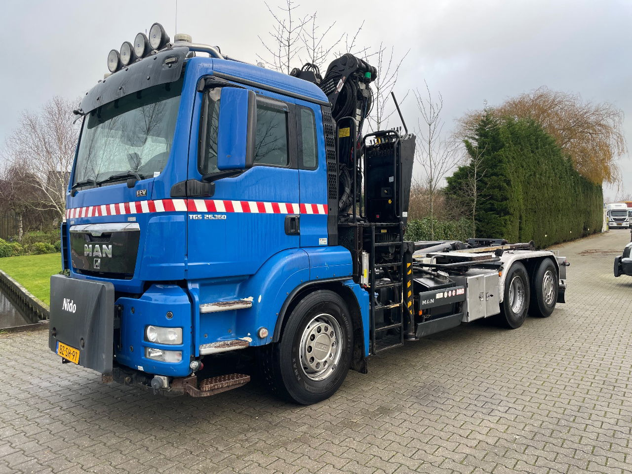 MAN TGS 26.360 with palfinger Z crane, remote controled crane - Container transporter/ Swap body truck, Crane truck: picture 3 MAN TGS 26.360 with palfinger Z crane, remote controled crane - Container transporter/ Swap body truck, Crane truck: picture 3