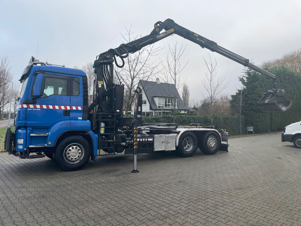 MAN TGS 26.360 with palfinger Z crane, remote controled crane - Container transporter/ Swap body truck, Crane truck: picture 2 MAN TGS 26.360 with palfinger Z crane, remote controled crane - Container transporter/ Swap body truck, Crane truck: picture 2