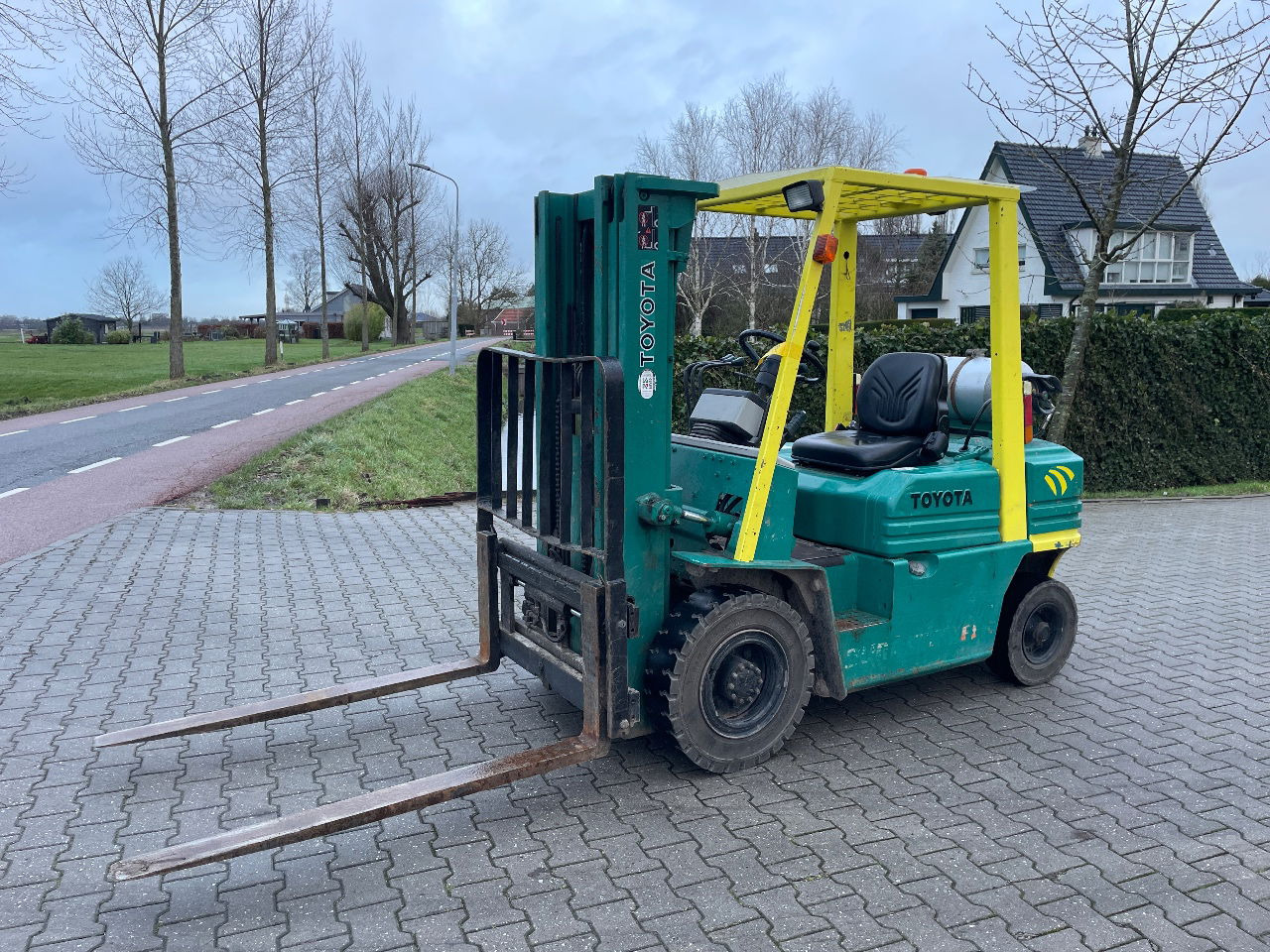 Forklift Toyota 42 5fgf25 2.5 Toyota heftruck LPG Triplo: picture 1