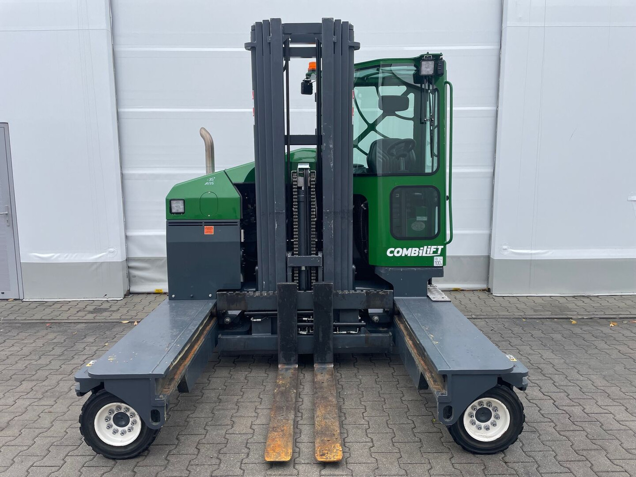 Combilift C4000 - 4-way reach truck: picture 3 Combilift C4000 - 4-way reach truck: picture 3