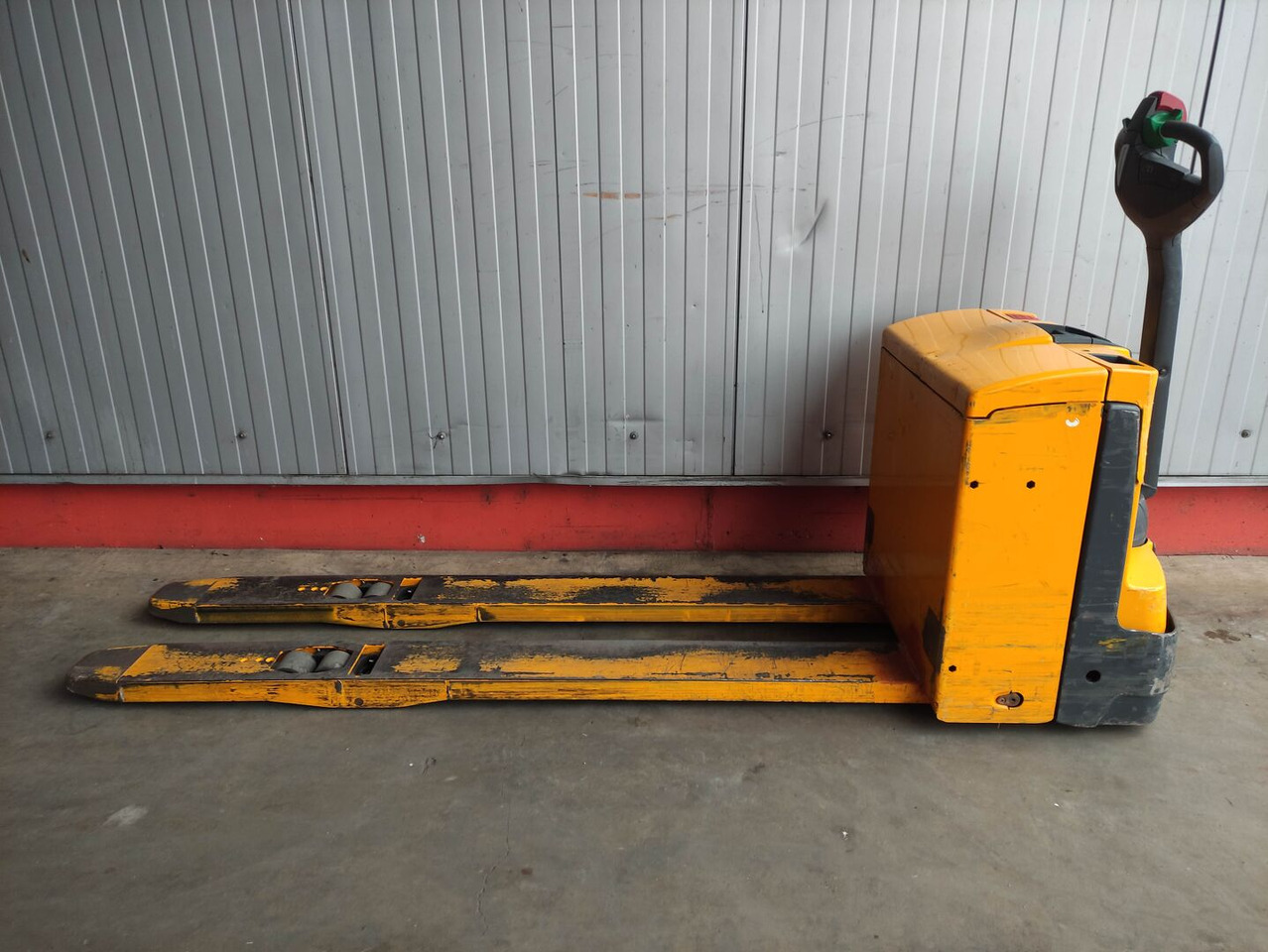 Jungheinrich EJE 120 - Pallet truck: picture 1 Jungheinrich EJE 120 - Pallet truck: picture 1