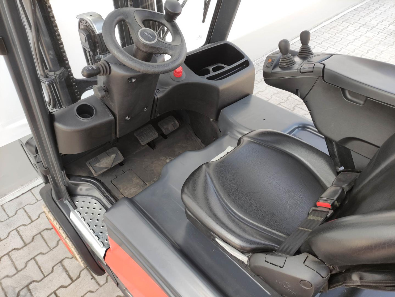 Linde E20PH-02-EVO-386 - Electric forklift: picture 5 Linde E20PH-02-EVO-386 - Electric forklift: picture 5