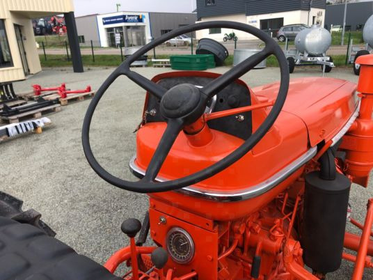 Renault SUPER 3 D tracteur à 8 500 € exo de tva - Farm tractor: picture 4 Renault SUPER 3 D tracteur à 8 500 € exo de tva - Farm tractor: picture 4