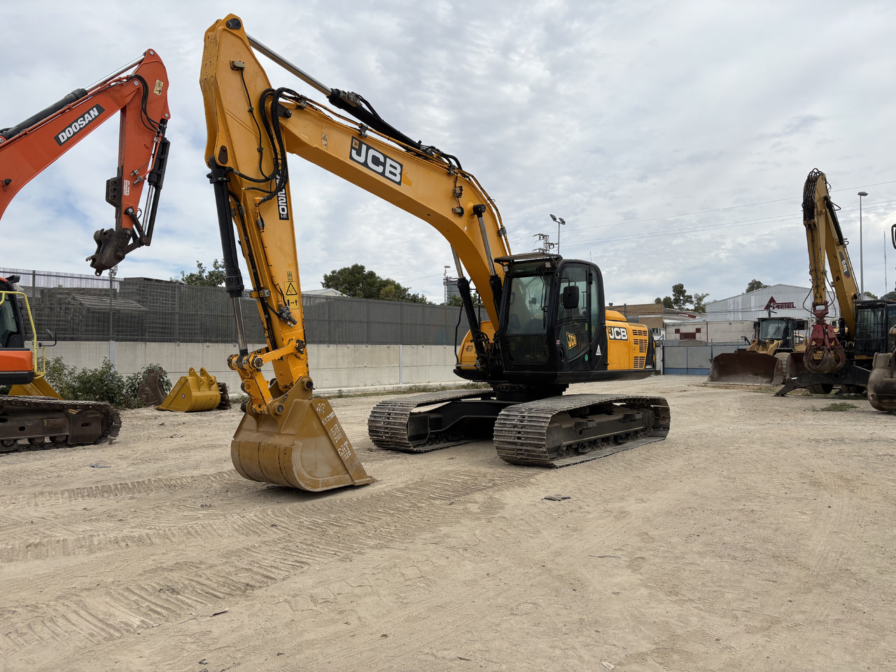 JCB JS220LC - Crawler excavator: picture 1 JCB JS220LC - Crawler excavator: picture 1
