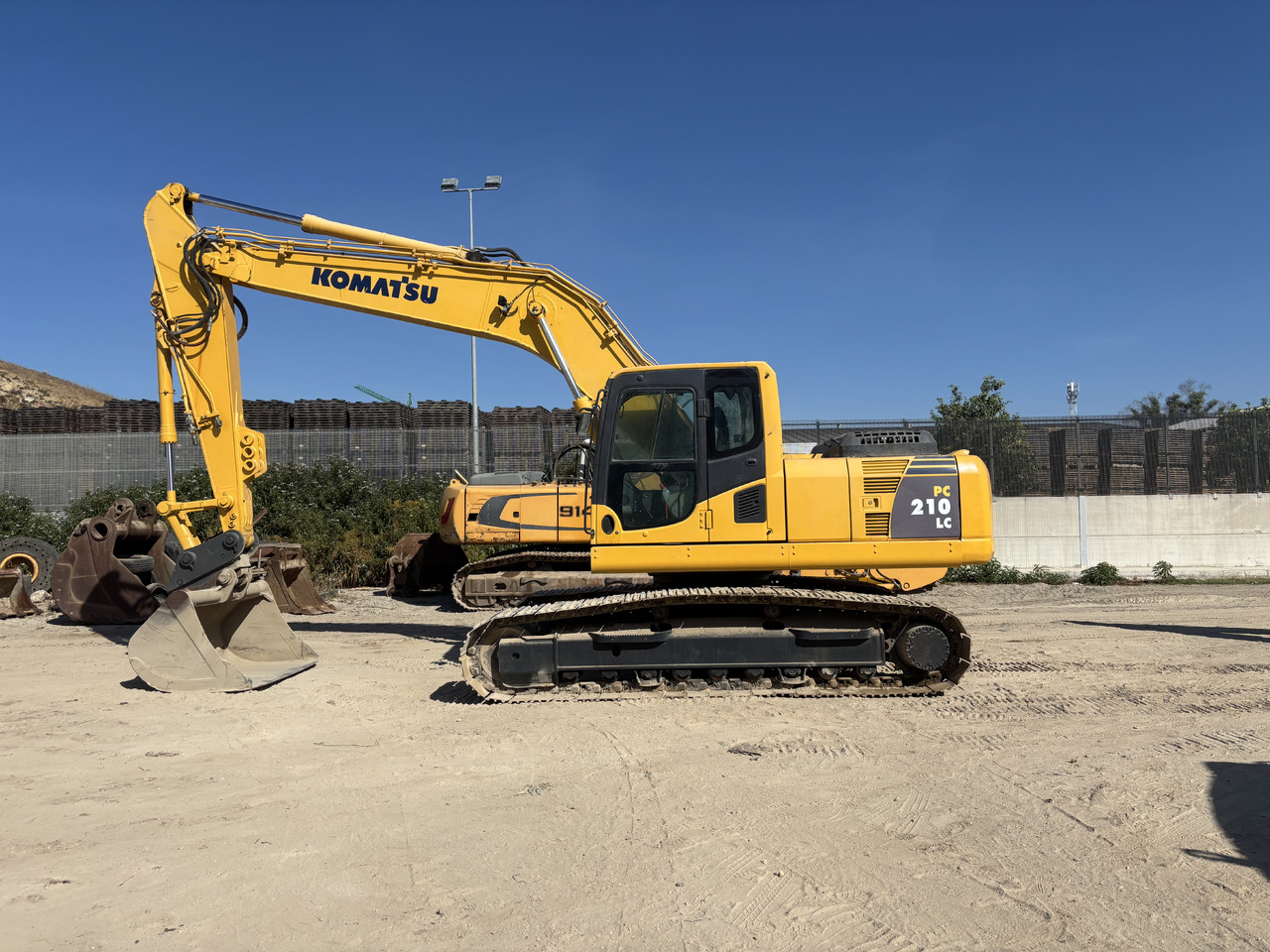 KOMATSU PC210-8 - Crawler excavator: picture 2 KOMATSU PC210-8 - Crawler excavator: picture 2