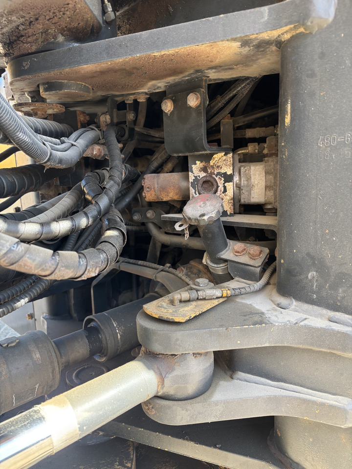 Wheel loader KOMATSU WA480-6: picture 8