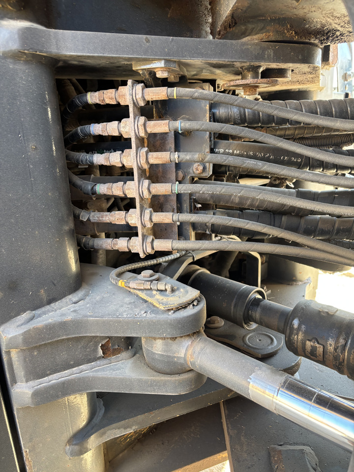 Wheel loader KOMATSU WA480-6: picture 9