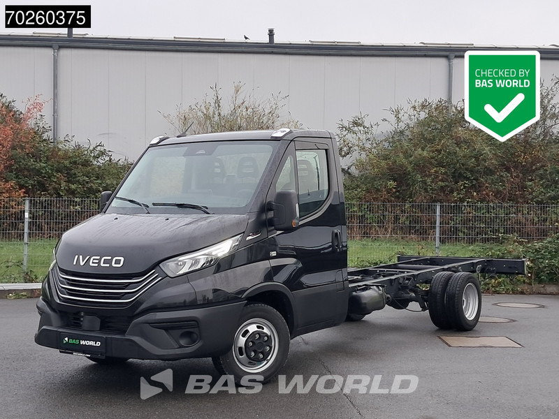 Iveco Daily 35C21 Neu! 3.0L 2025-Modell Automatik 210PS Radstand 410 Fahrgestell Doppelbereifung LED ACC Klima Euro6 Chassis A/C - Commercial vehicle: picture 1 Iveco Daily 35C21 Neu! 3.0L 2025-Modell Automatik 210PS Radstand 410 Fahrgestell Doppelbereifung LED ACC Klima Euro6 Chassis A/C - Commercial vehicle: picture 1