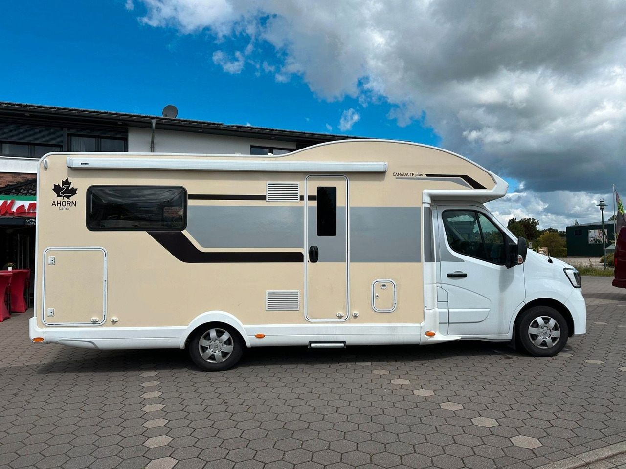 Ahorn Canada TF Plus /1. Hand / Einzelbetten / Hubbett - Semi-integrated motorhome: picture 3 Ahorn Canada TF Plus /1. Hand / Einzelbetten / Hubbett - Semi-integrated motorhome: picture 3
