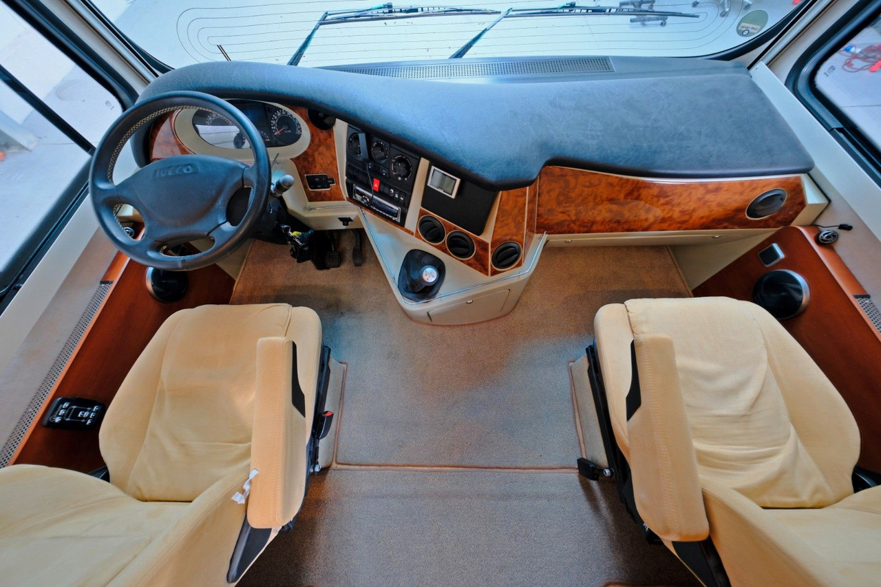 Concorde Carver I 692 H/Automatik/Festbett+Hubbett/Solar - Integrated motorhome: picture 5 Concorde Carver I 692 H/Automatik/Festbett+Hubbett/Solar - Integrated motorhome: picture 5