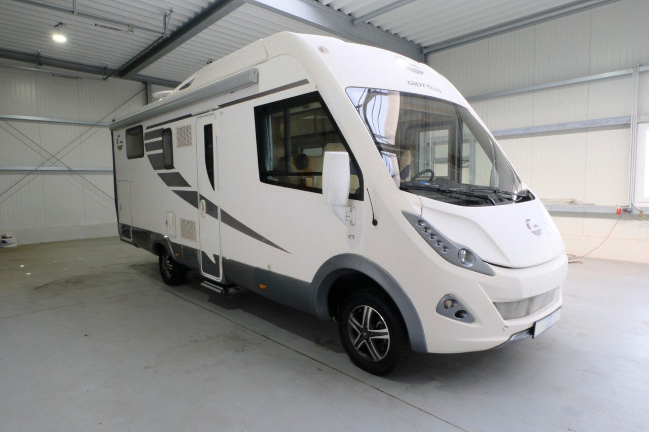 GiottiLine G-Line 938/Queensbett+Hubbett/Solar/Klima/TOP - Integrated motorhome: picture 2 GiottiLine G-Line 938/Queensbett+Hubbett/Solar/Klima/TOP - Integrated motorhome: picture 2