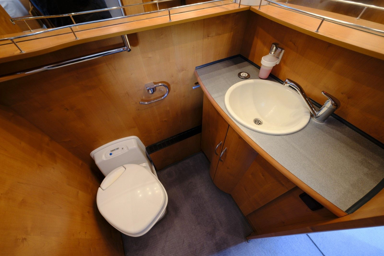 Integrated motorhome Niesmann + Bischoff Flair I 8000 EB / Automatik / Einzelbetten / TOP: picture 21