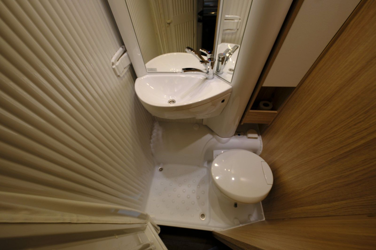 Semi-integrated motorhome Sunlight V 60 Adventure Edition/Festbett/Garage/Klima/TOP: picture 19