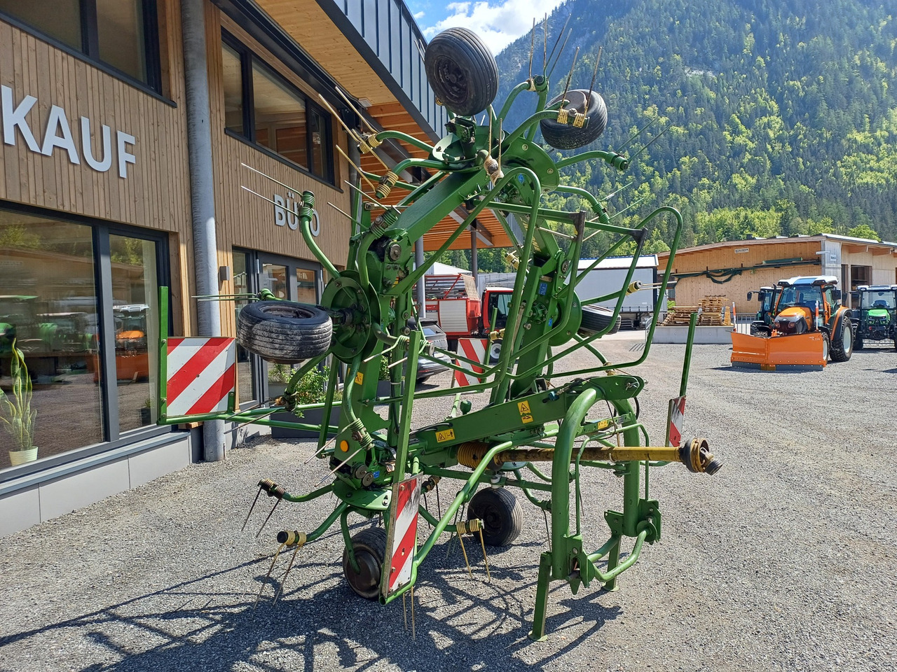Krone KW 6.70/6 (23245) - Tedder/ Rake: picture 5 Krone KW 6.70/6 (23245) - Tedder/ Rake: picture 5