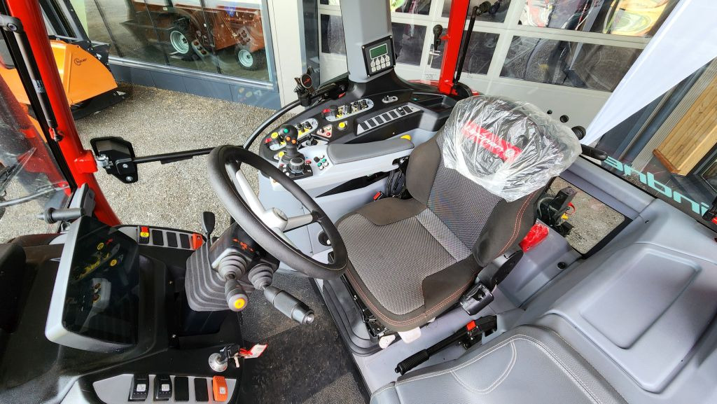 Lindner Lintrac 100 (15957) - Farm tractor: picture 2 Lindner Lintrac 100 (15957) - Farm tractor: picture 2