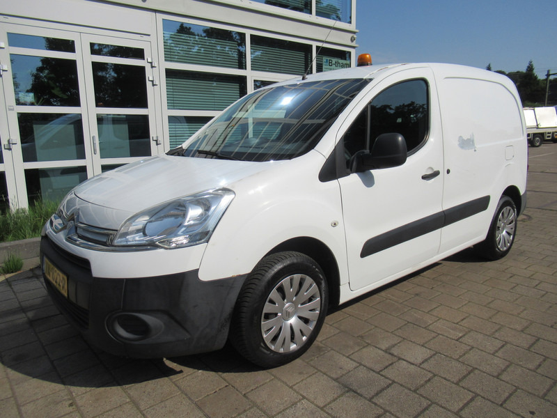 Citroën Berlingo 1.6 e-HDI 700 Club Automaat AIRCO 3-Zitpl. - Small van: picture 4 Citroën Berlingo 1.6 e-HDI 700 Club Automaat AIRCO 3-Zitpl. - Small van: picture 4