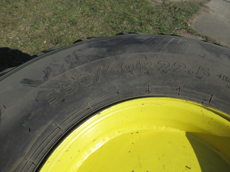 John Deere 5515V NOKIAN 550/60R22.5 + Voor Banden + Velg - Wheel and tire package for Mini tractor: picture 5 John Deere 5515V NOKIAN 550/60R22.5 + Voor Banden + Velg - Wheel and tire package for Mini tractor: picture 5