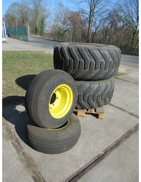 John Deere 5515V NOKIAN 550/60R22.5 + Voor Banden + Velg - Wheel and tire package for Mini tractor: picture 2 John Deere 5515V NOKIAN 550/60R22.5 + Voor Banden + Velg - Wheel and tire package for Mini tractor: picture 2