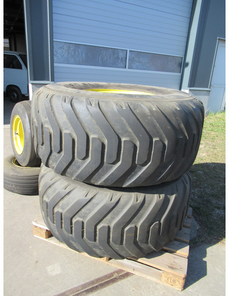 John Deere 5515V NOKIAN 550/60R22.5 + Voor Banden + Velg - Wheel and tire package for Mini tractor: picture 3 John Deere 5515V NOKIAN 550/60R22.5 + Voor Banden + Velg - Wheel and tire package for Mini tractor: picture 3