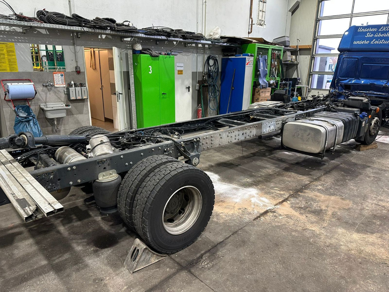 Iveco 110EL25 Unfallchassis ohne Motor/Getriebe - Cab chassis truck: picture 1 Iveco 110EL25 Unfallchassis ohne Motor/Getriebe - Cab chassis truck: picture 1