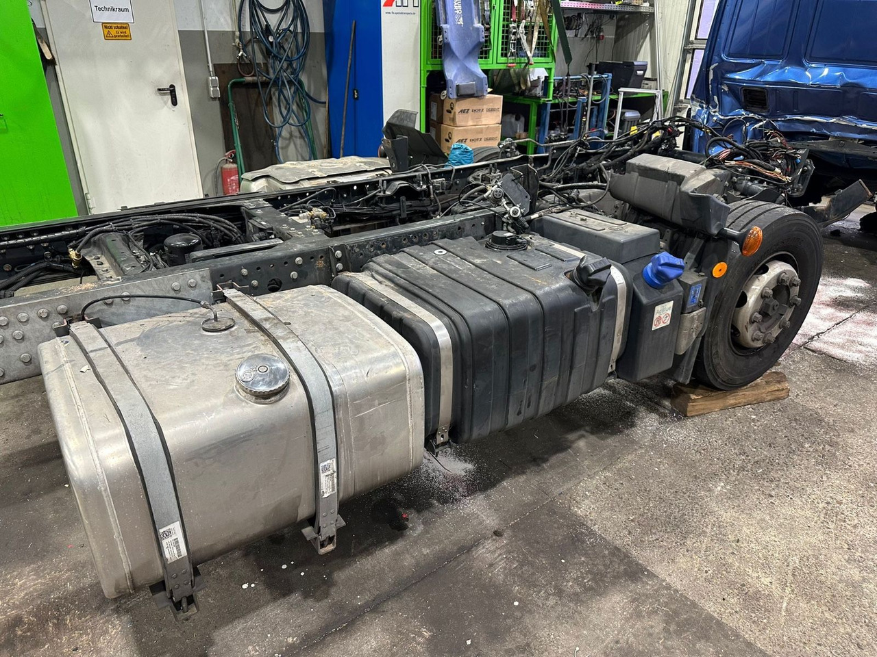 Iveco 110EL25 Unfallchassis ohne Motor/Getriebe - Cab chassis truck: picture 2 Iveco 110EL25 Unfallchassis ohne Motor/Getriebe - Cab chassis truck: picture 2