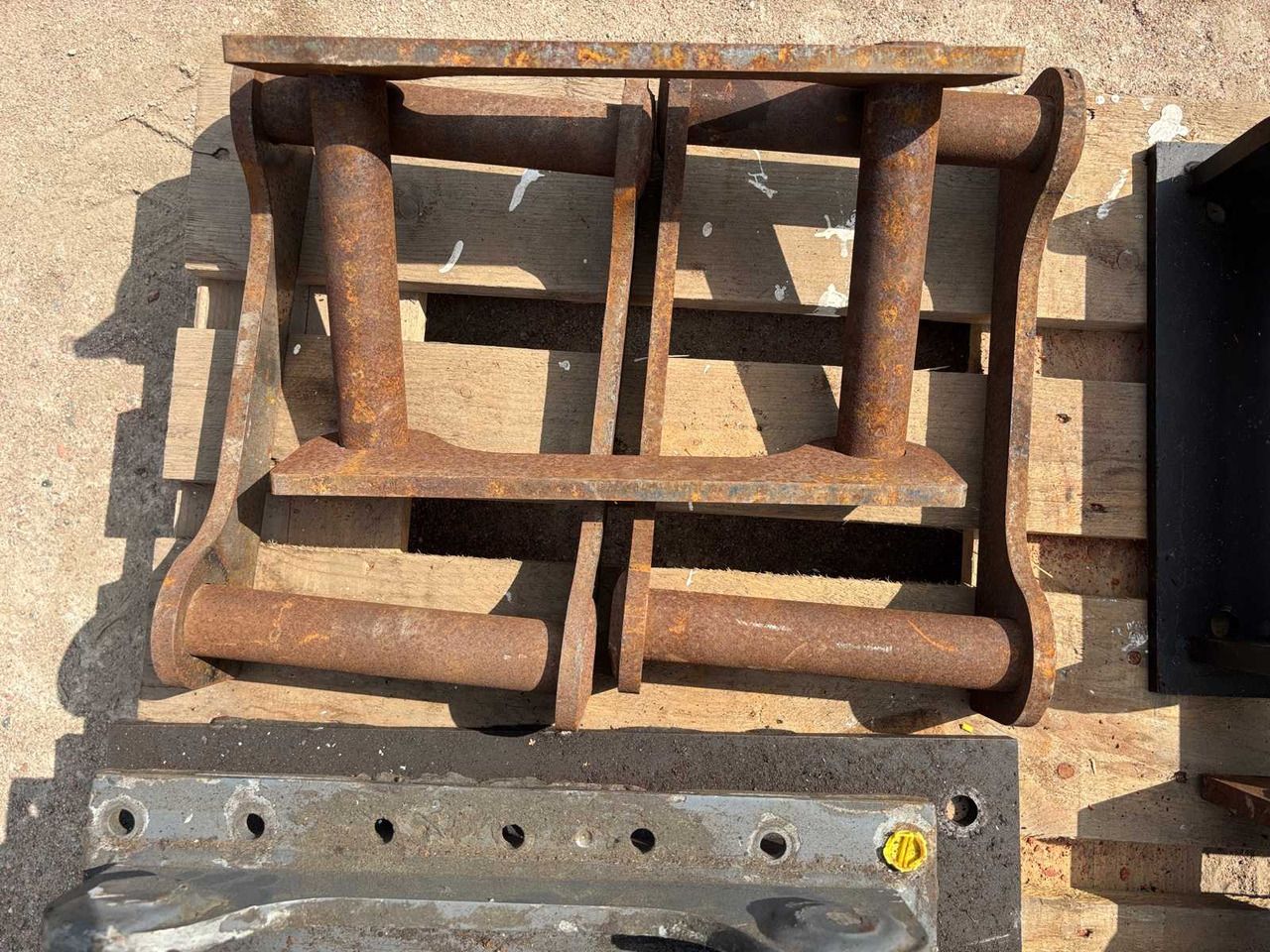 Bucket attachment S50 and S40 3+5 pcs - Quick coupler: picture 4 Bucket attachment S50 and S40 3+5 pcs - Quick coupler: picture 4