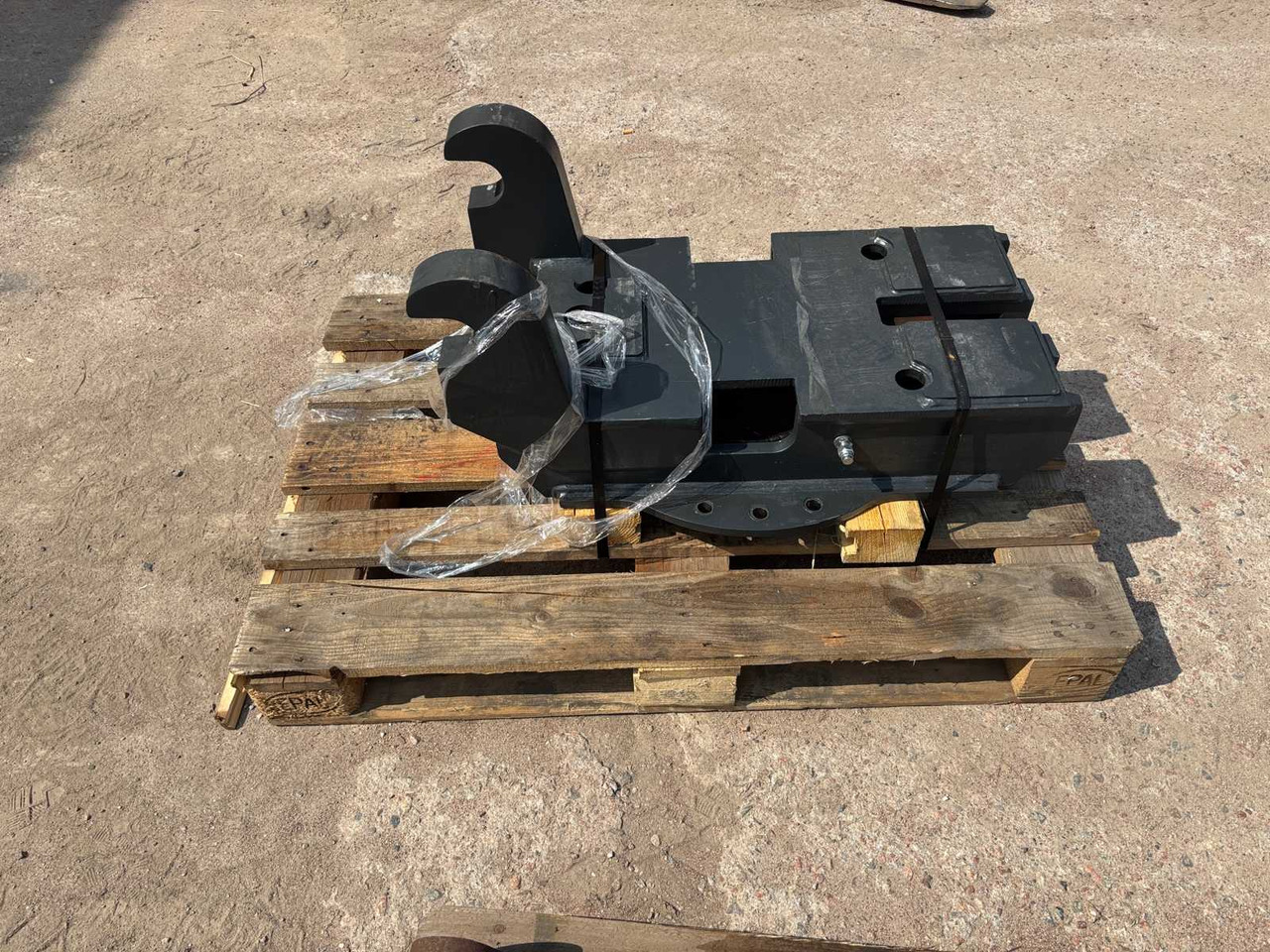 Hydraulically operated quick coupler MTP 10 - Quick coupler: picture 4 Hydraulically operated quick coupler MTP 10 - Quick coupler: picture 4