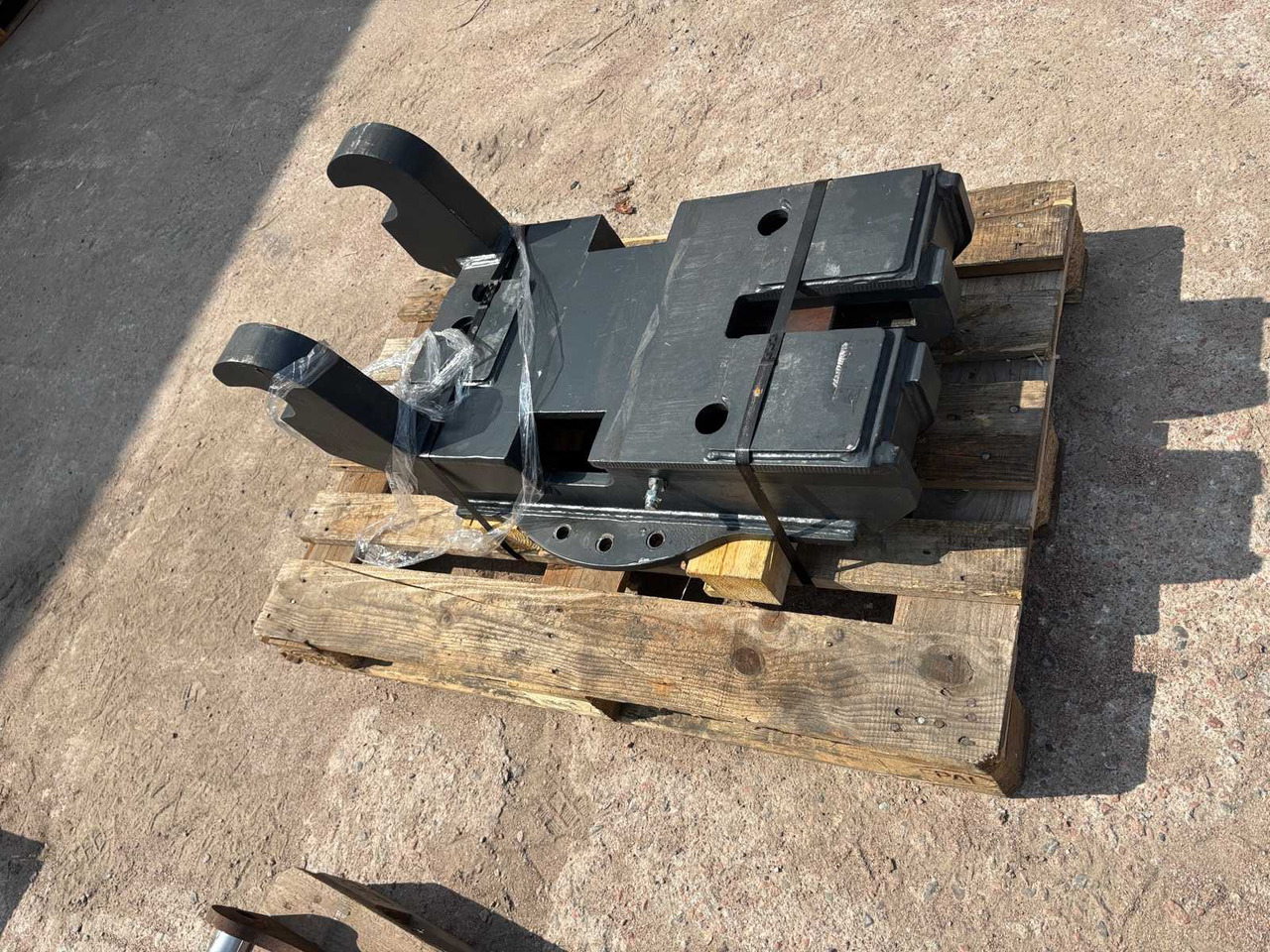 Hydraulically operated quick coupler MTP 10 - Quick coupler: picture 3 Hydraulically operated quick coupler MTP 10 - Quick coupler: picture 3