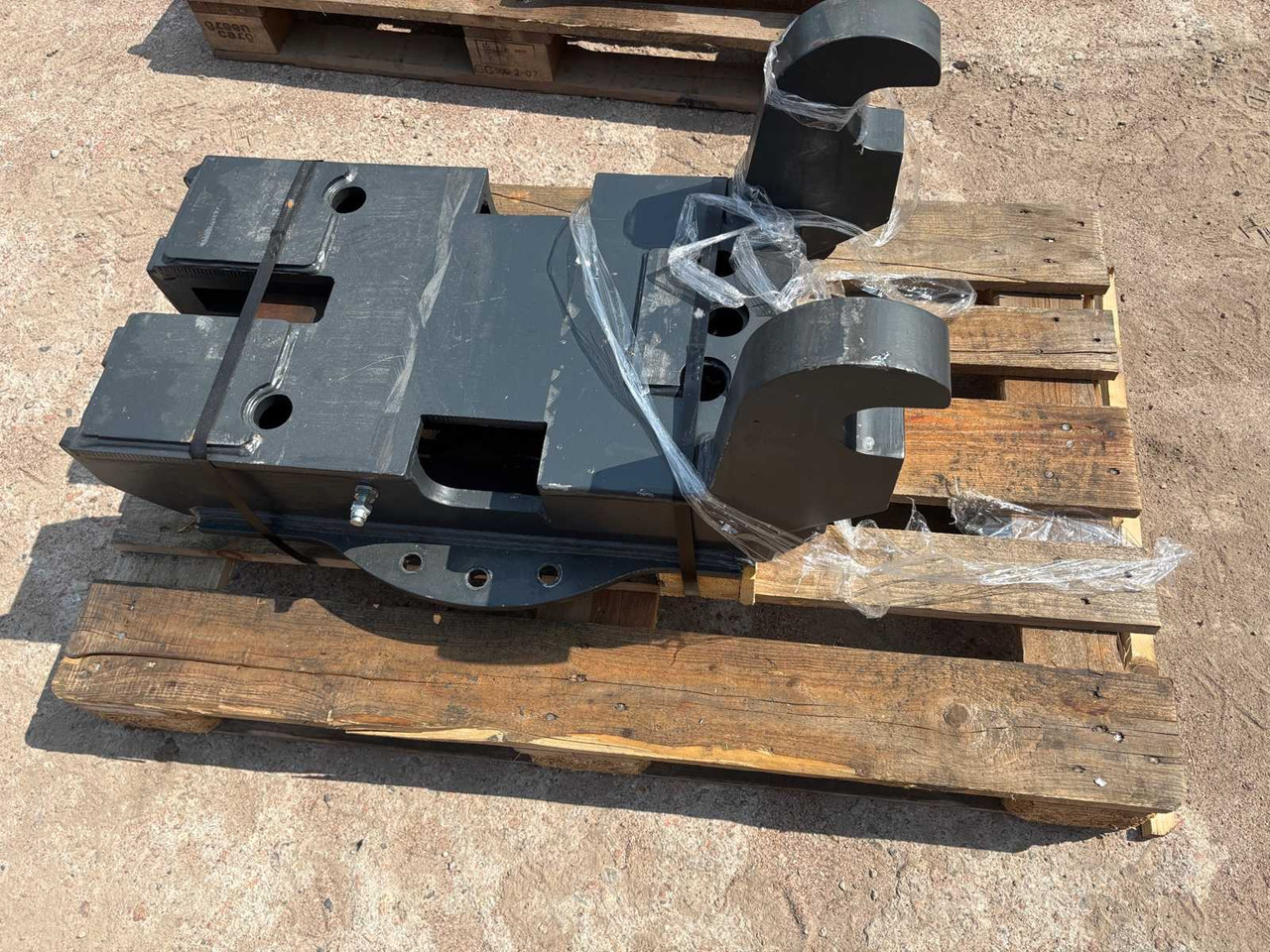 Hydraulically operated quick coupler MTP 10 - Quick coupler: picture 1 Hydraulically operated quick coupler MTP 10 - Quick coupler: picture 1