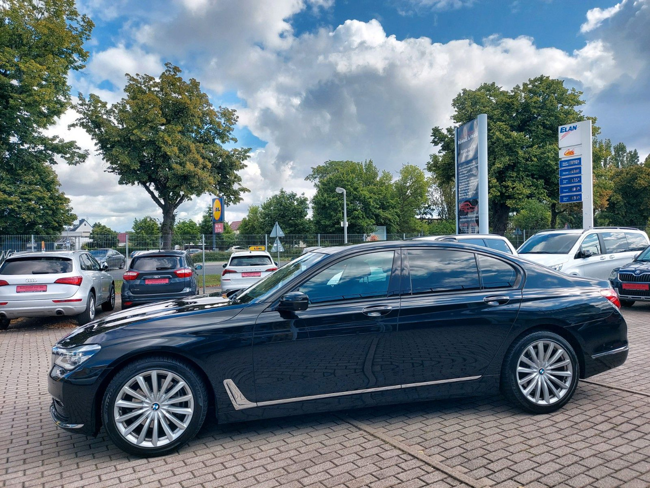 Sedan BMW 740 Baureihe 7 Lim 740 d xDrive Glasdach ACC: picture 7 Sedan BMW 740 Baureihe 7 Lim 740 d xDrive Glasdach ACC: picture 7