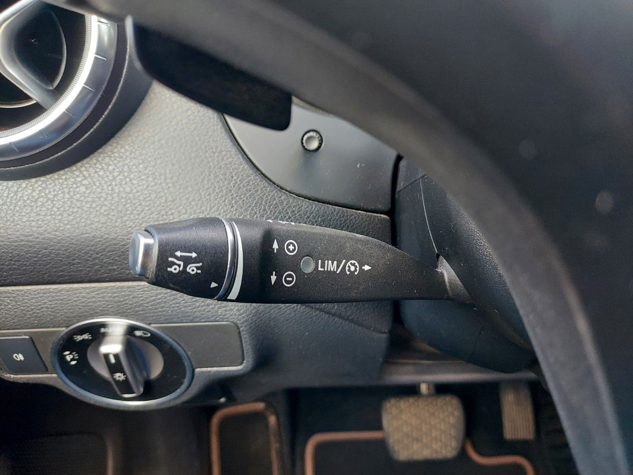 Mercedes-Benz CLA 220 CLA -Klasse Shooting Brake AMG ACC - Car: picture 4 Mercedes-Benz CLA 220 CLA -Klasse Shooting Brake AMG ACC - Car: picture 4