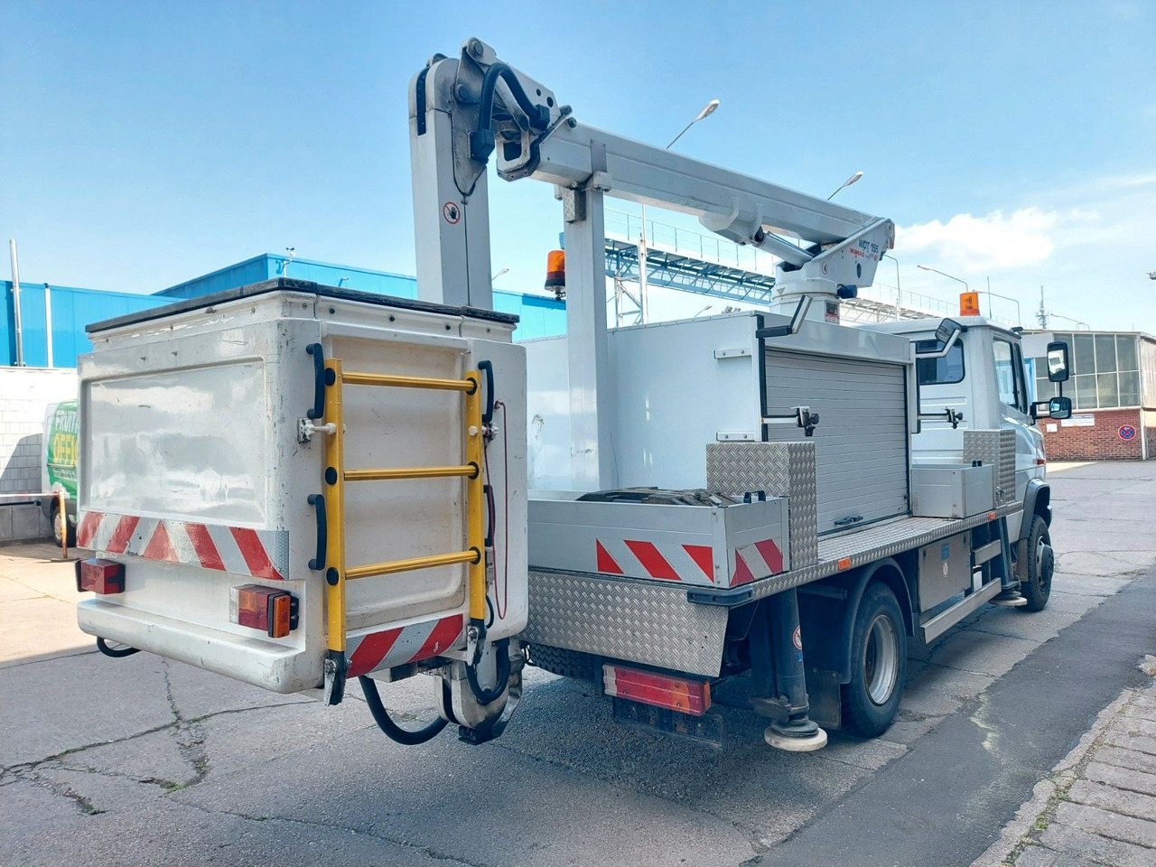Truck mounted aerial platform Mercedes-Benz VARIO 814D HUB Steiger WUMAG WDT 155 4X4 ALLRAD: picture 8 Truck mounted aerial platform Mercedes-Benz VARIO 814D HUB Steiger WUMAG WDT 155 4X4 ALLRAD: picture 8